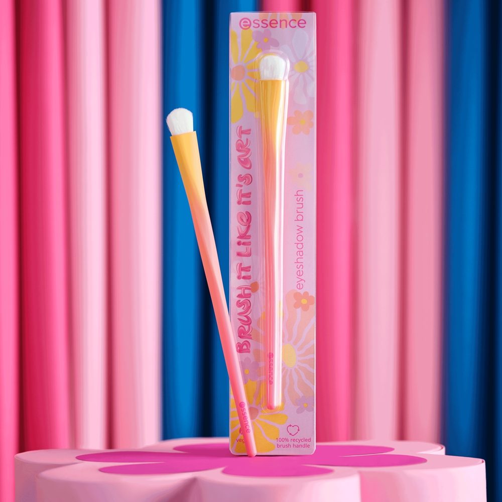 Растушуйте ее, как будто это художественная кисть для теней Essence, 01 throwing a little color — фото 3