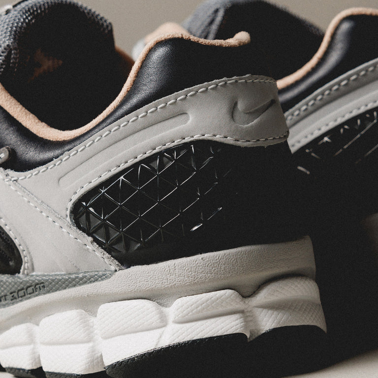 Кроссовки zoom vomero 5 Nike, серый — фото 2