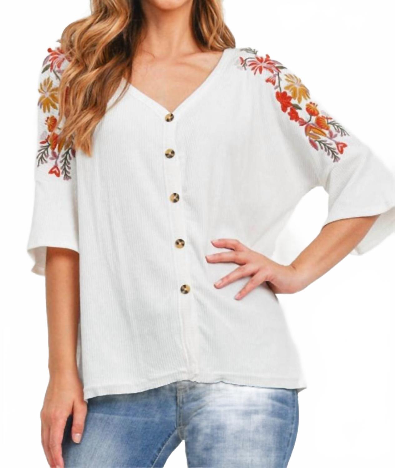 

Белая блузка с коротким рукавом и цветочным принтом на пуговицах Mittoshop