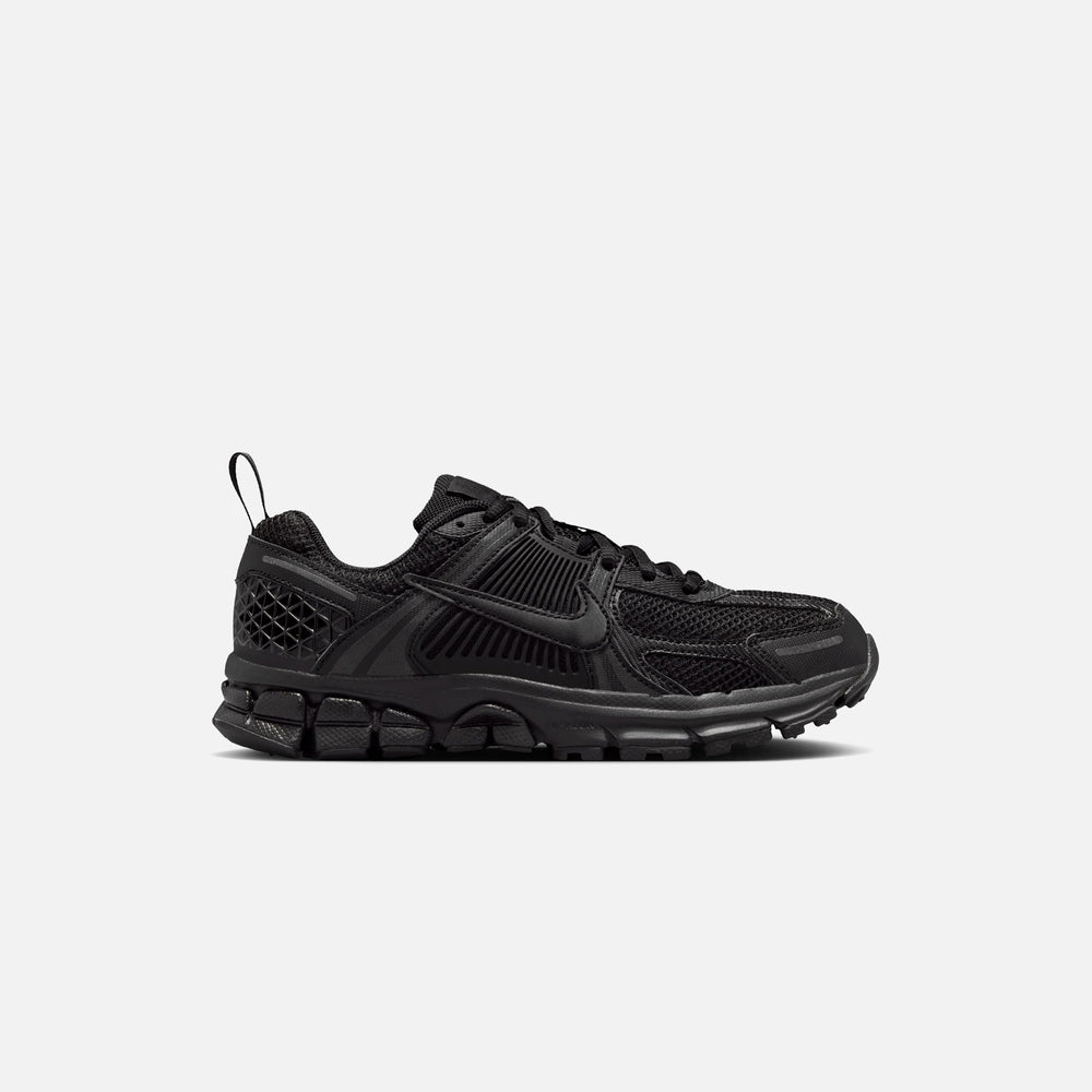 

Кроссовки Nike GS Zoom Vomero 5, цвет Black/Black