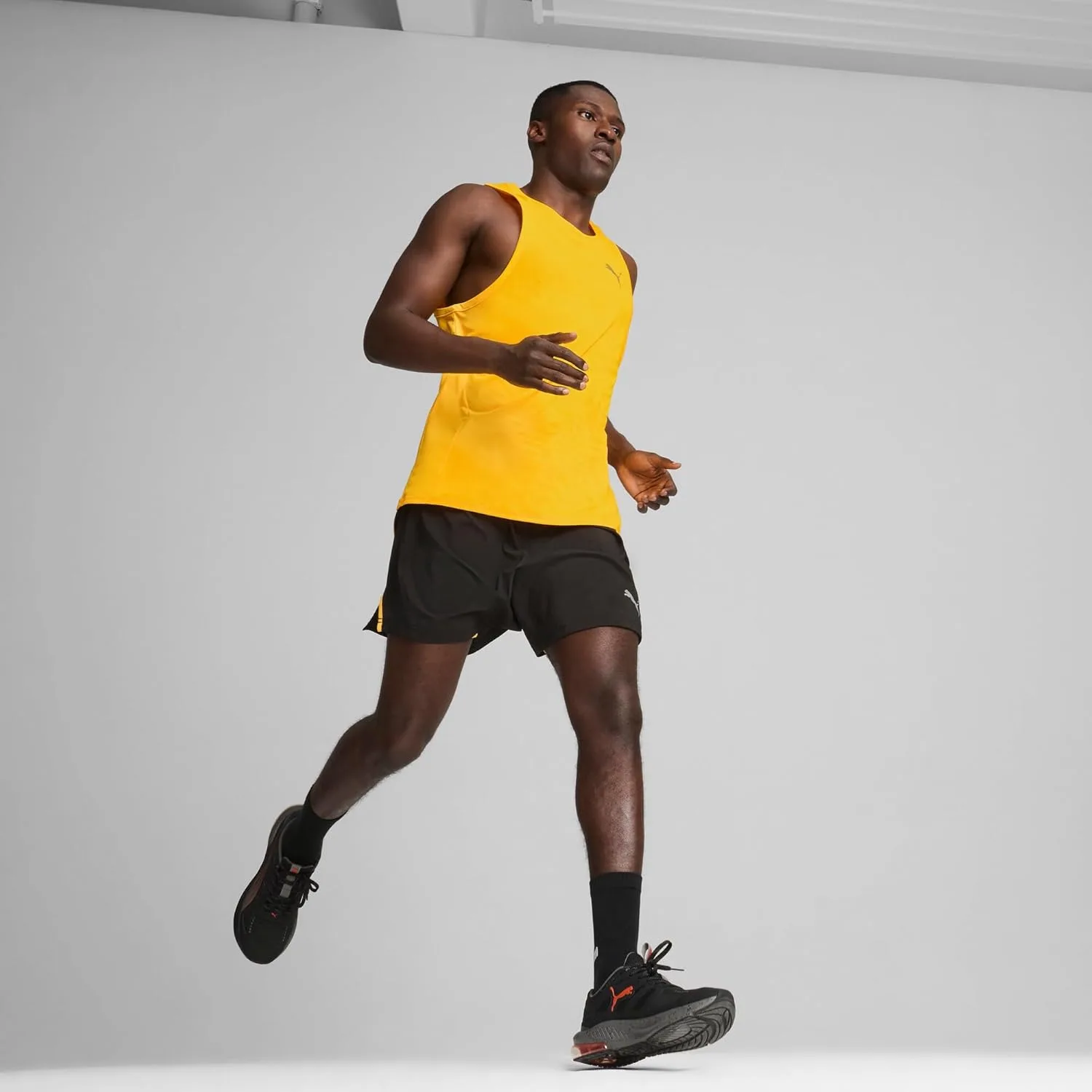 Мужские беговые кроссовки PUMA X-Cell Lightspeed Street Running Shoes, черный/красный — фото 2
