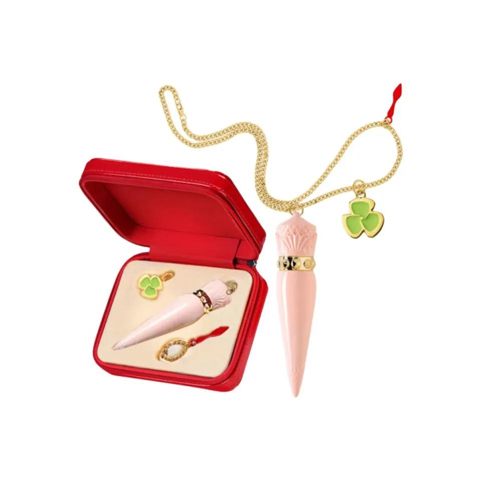 Christian Louboutin Помада-крем CL Queen's Radiant Staff Box увлажняющая, легко растушевывается, стойкая, 3.6 г, Three-Piece Set: Light Glory Custom Lipstick 001G 3.6g+Trefoil Pendant+Long Chain