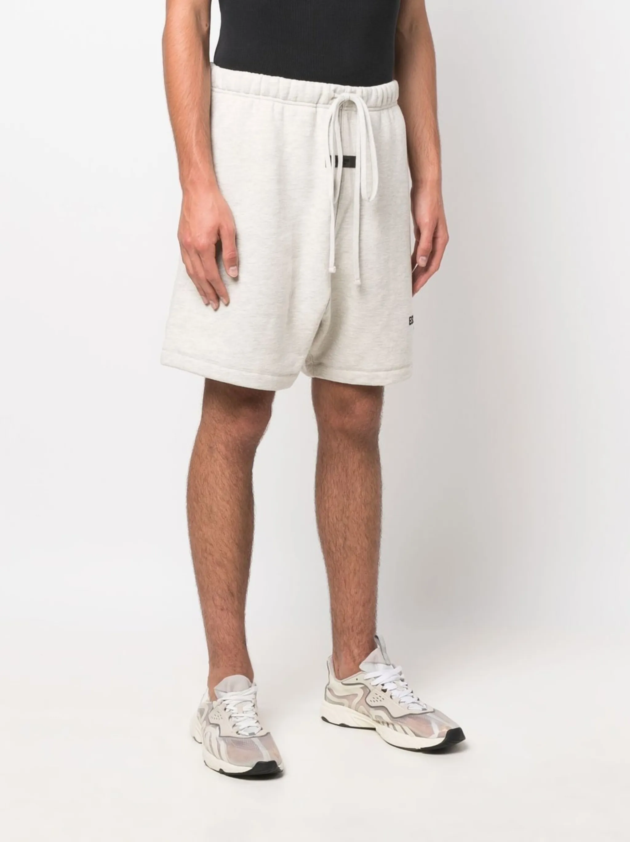 Спортивные шорты с кулиской и логотипом Fear Of God Essentials, нейтральный — фото 3