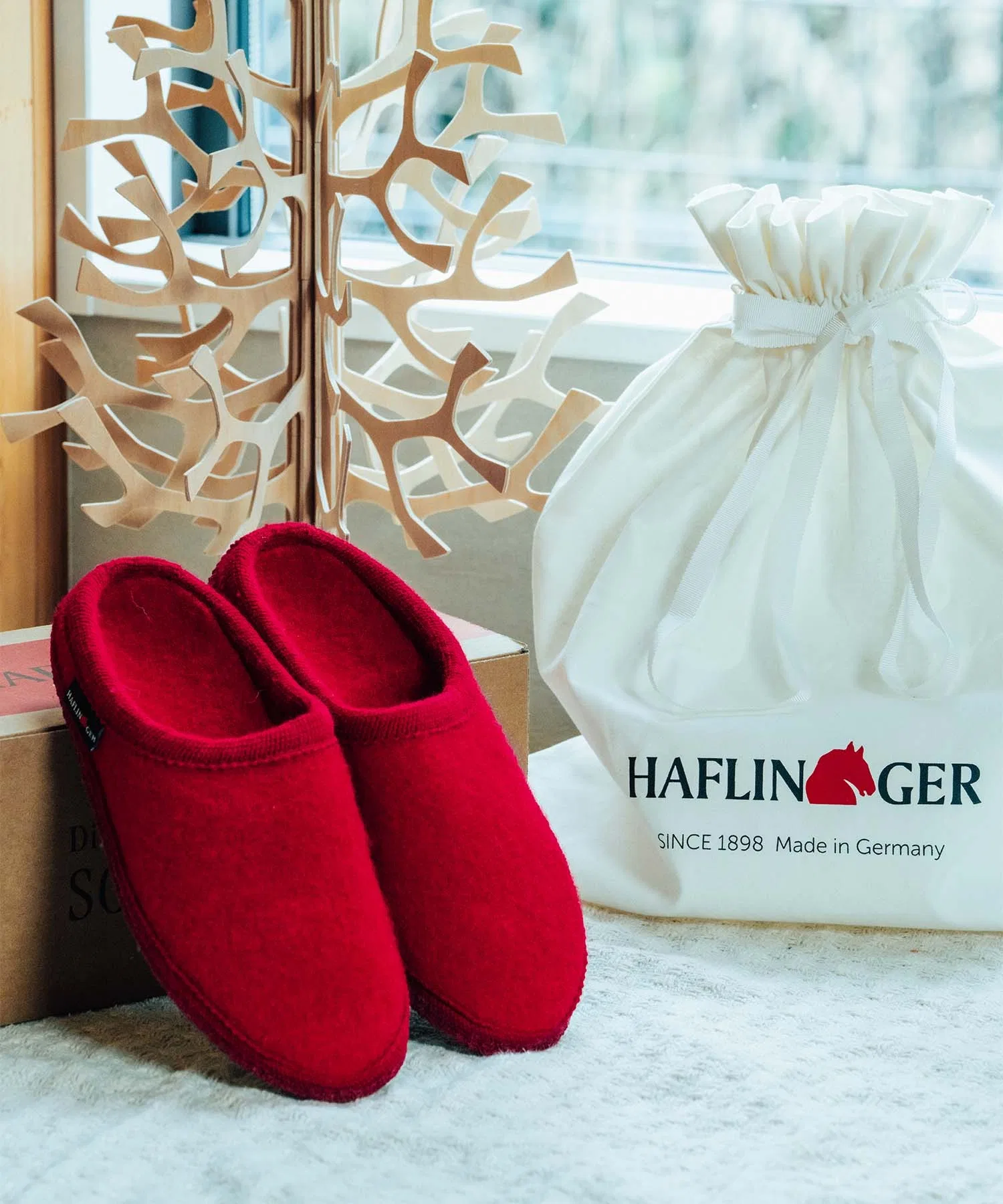 Домашние тапочки из шерсти HAFLINGER Knuth красные