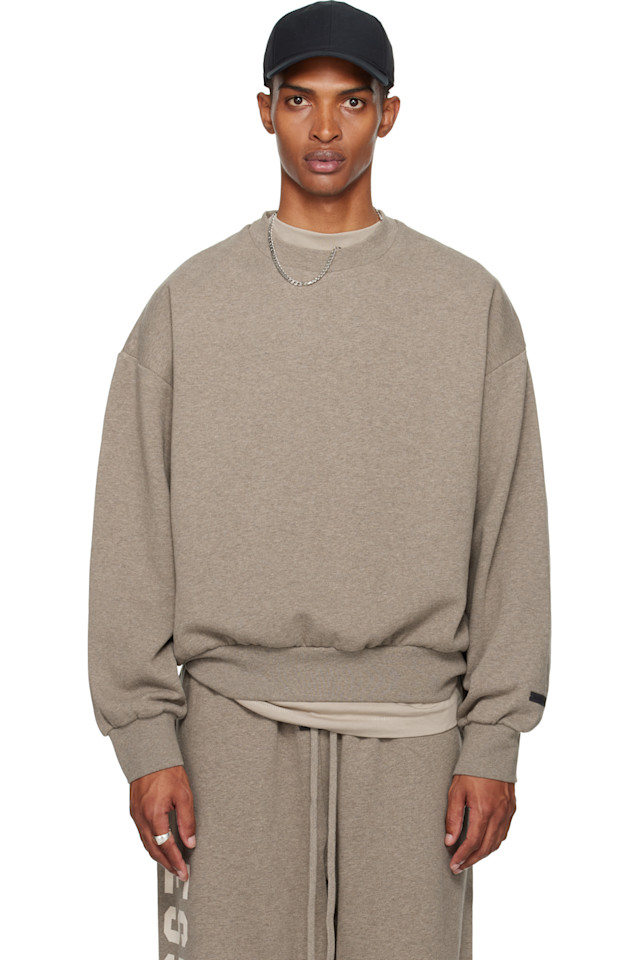 

Классический флисовый свитшот с круглым вырезом Fear Of God Essentials, цвет homestead heather