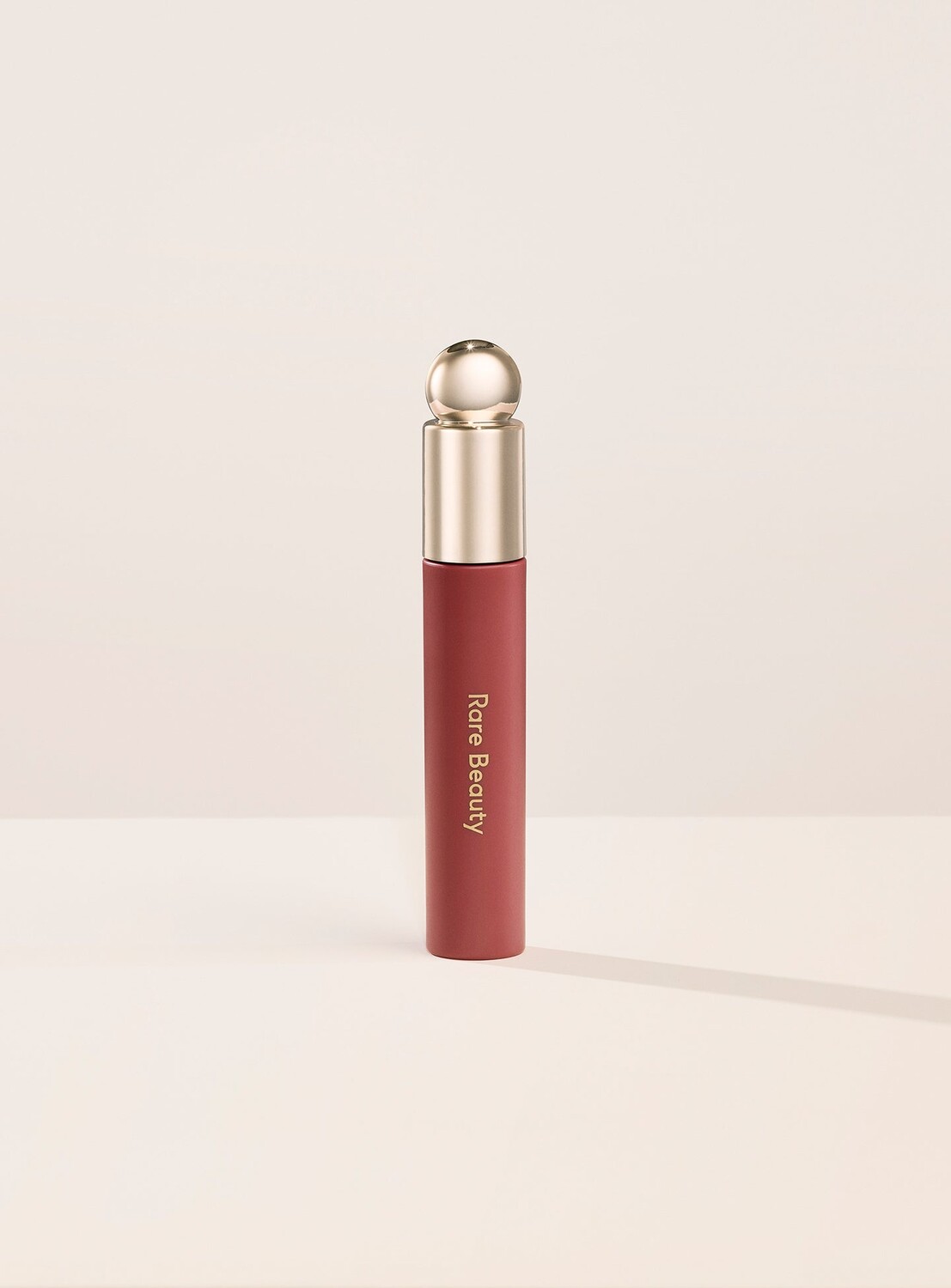 

Тонированное масло для губ Soft Pinch Rare Beauty, цвет delight/rose brown, 3.0 мл
