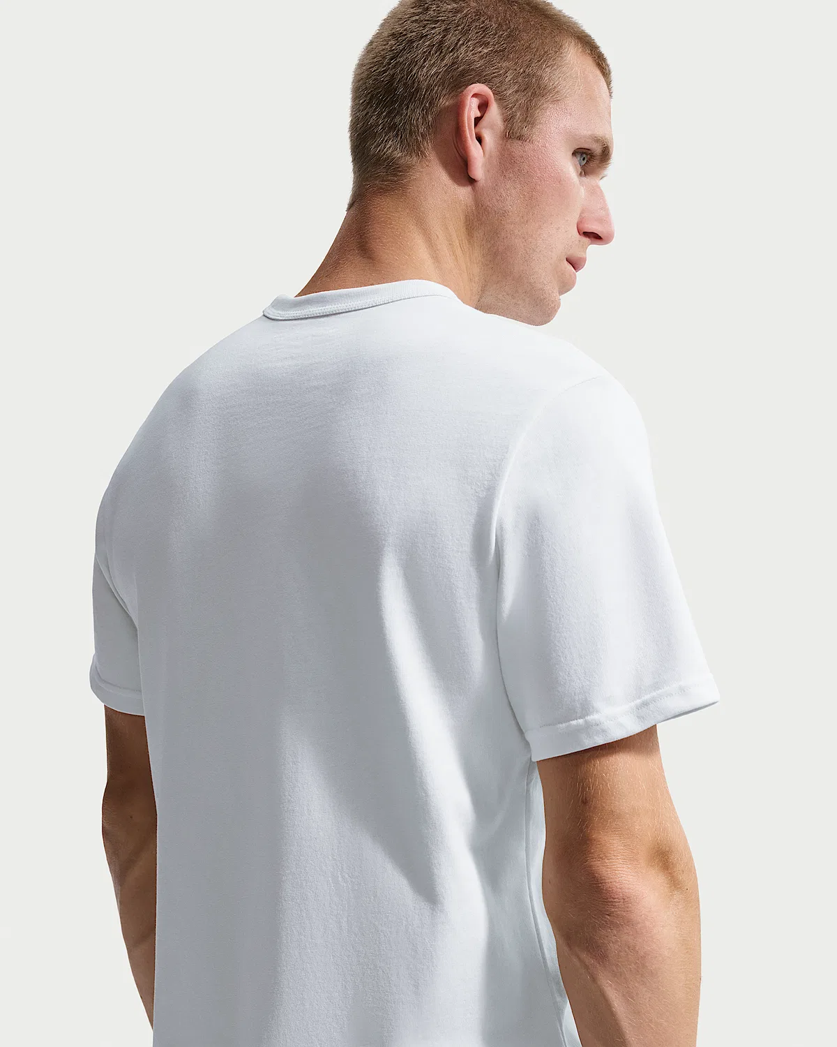 Футболка Nike Sportswear Premium Essentials, Summit White — фото 2