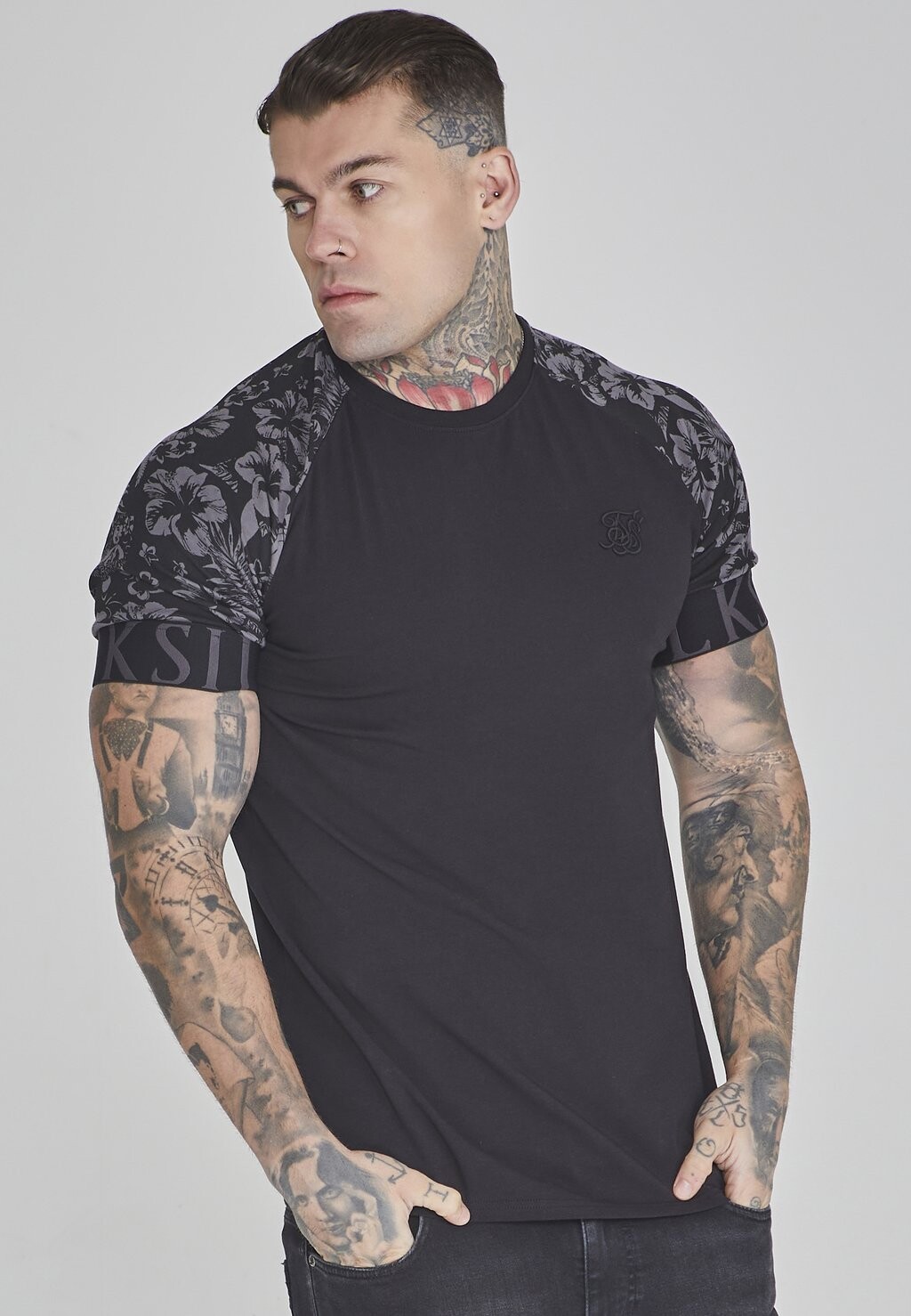 

Футболка с принтом Tech SIKSILK, черная