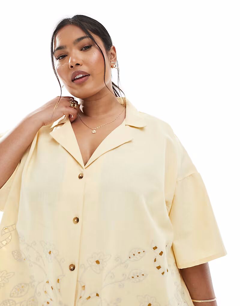 

Рубашка с короткими рукавами ASOS DESIGN Curve coord с воротником-стойкой и вышивкой из соломы ASOS Curve