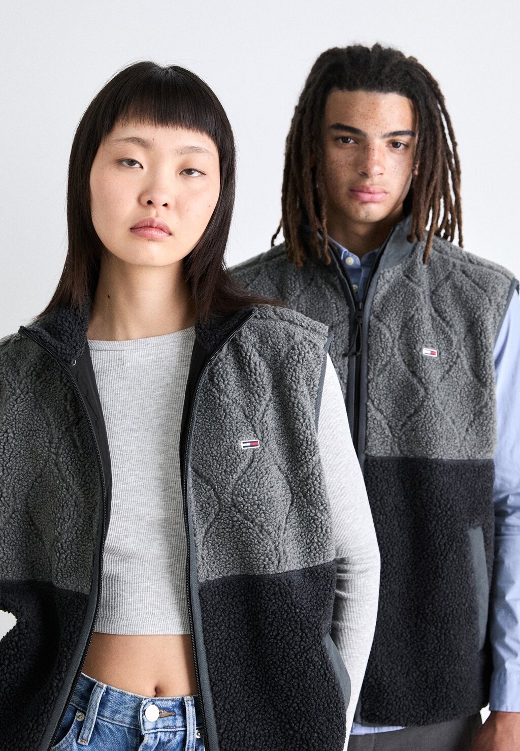 

Жилет ESSENTIAL VEST UNISEX Tommy Jeans, черный