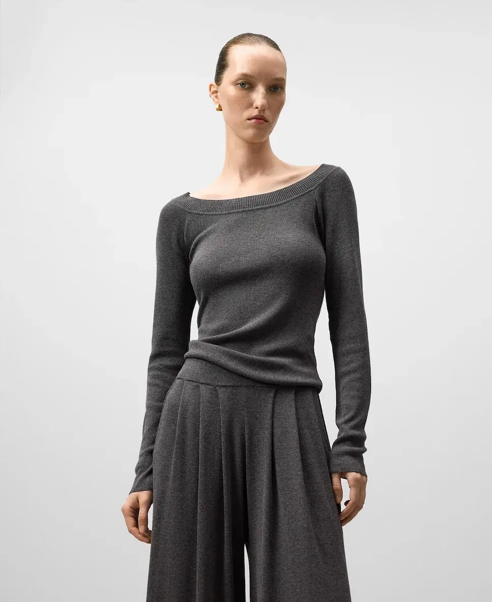 

Женский джемпер из металлизированной пряжи с вырезом лодочкой Adolfo Dominguez, темно-серый