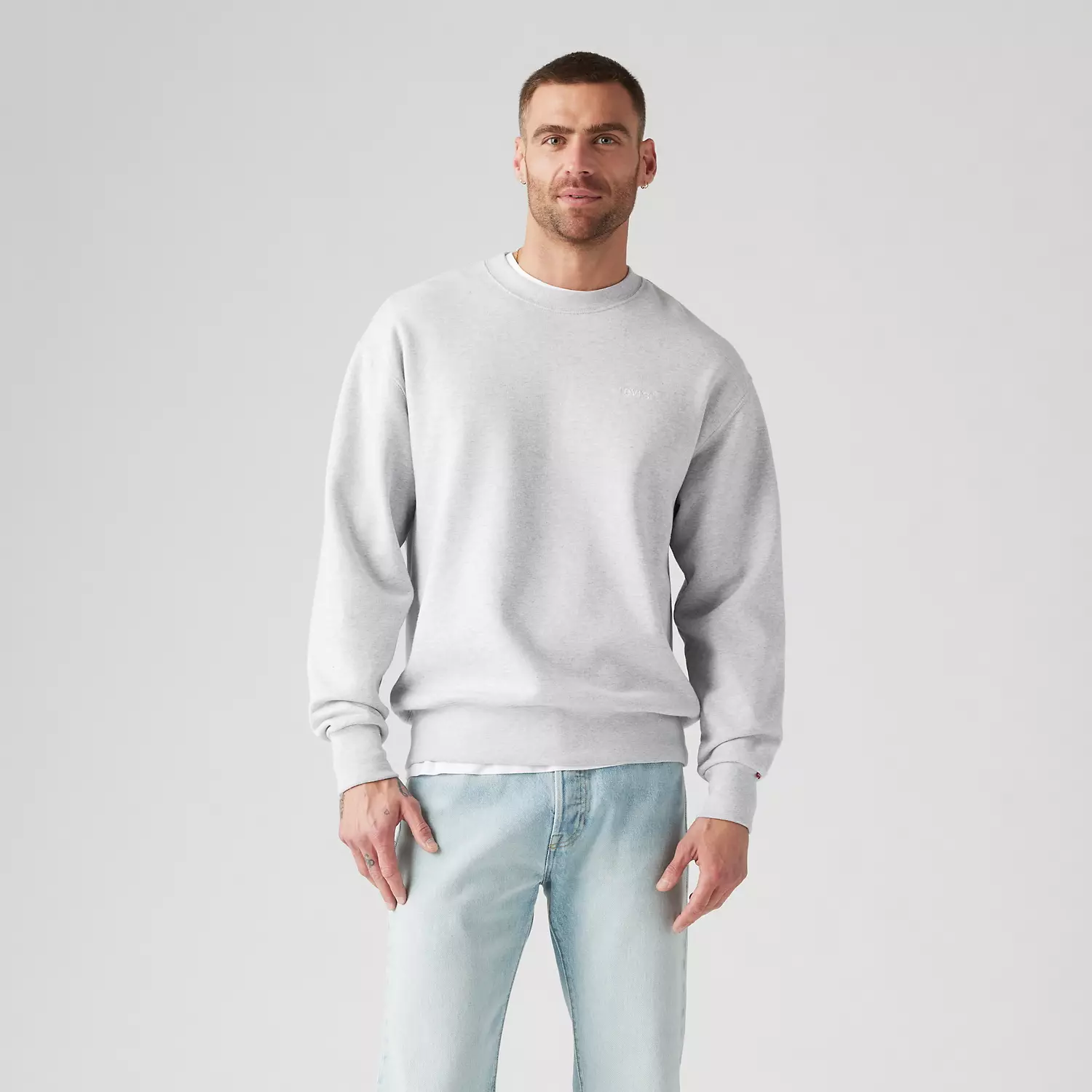Свитшот Levi's Authentic Crewneck Garment Dye, светло-серый — фото 4