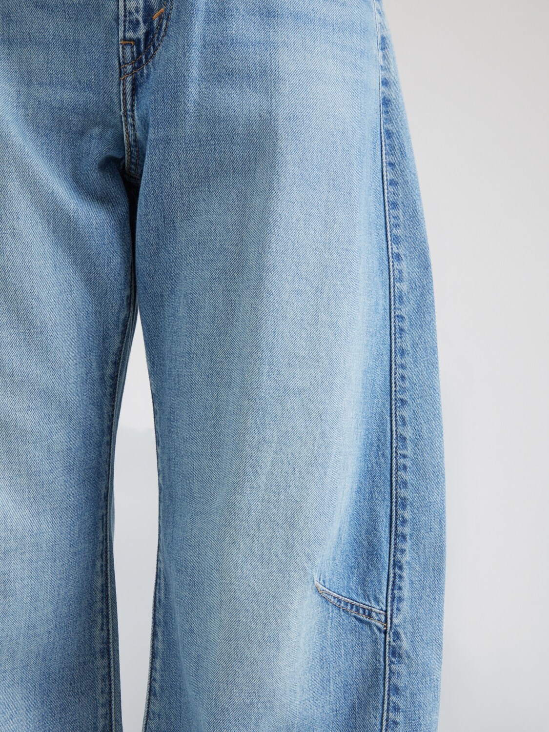 LEVI'S  Свободные джинсы 'Cinch Barrel Jeans' в синем дениме — фото 2