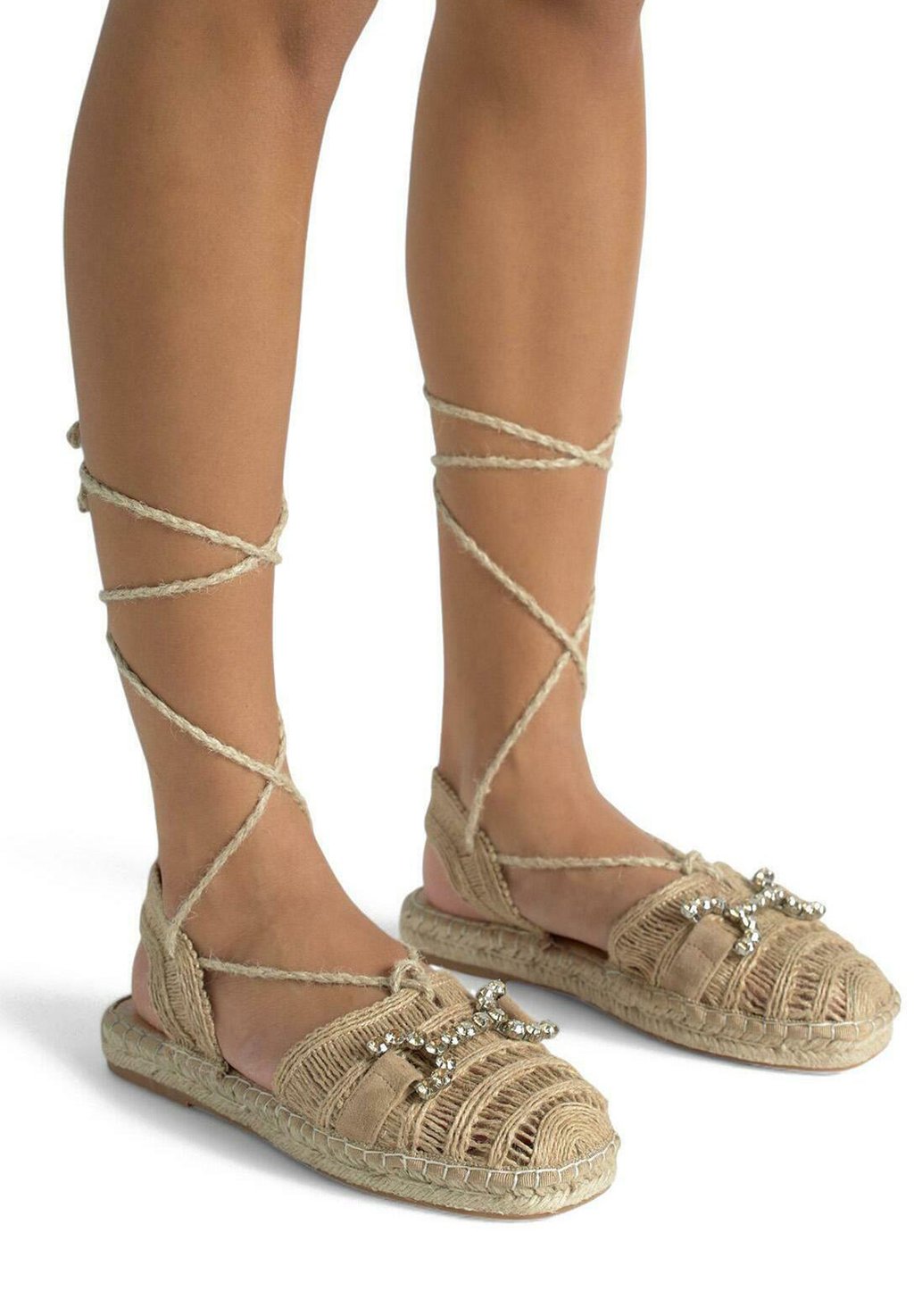 Сандалии CON PUNTERA REDONDEADA Y CIERRE - Espadrilles Alma en Pena, светло-коричневый