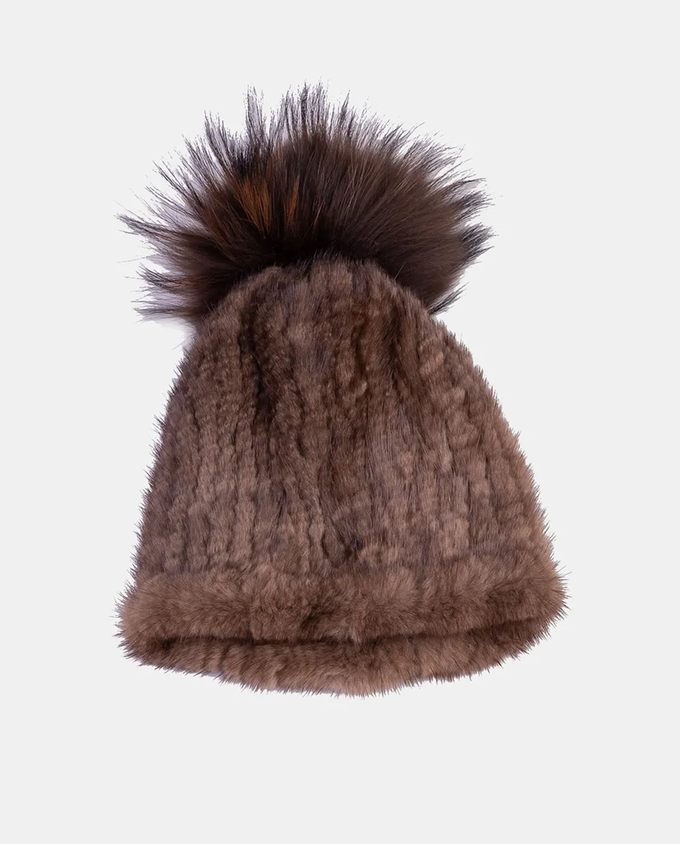 

Эластичная шапка из натурального меха коричневого цвета с помпоном IN.ES