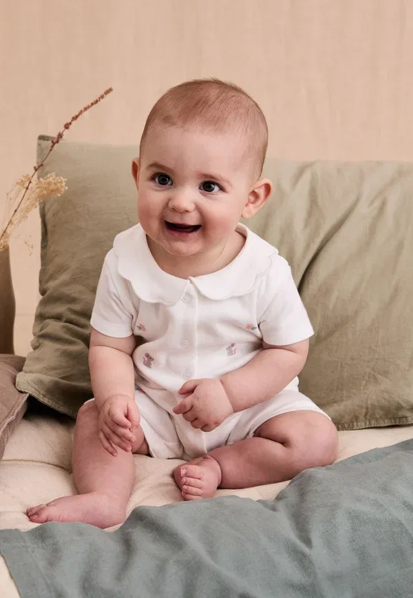 Пижама-комбинезон с коротким рукавом и вышивкой Jojo Maman Bébé, белый — фото 3