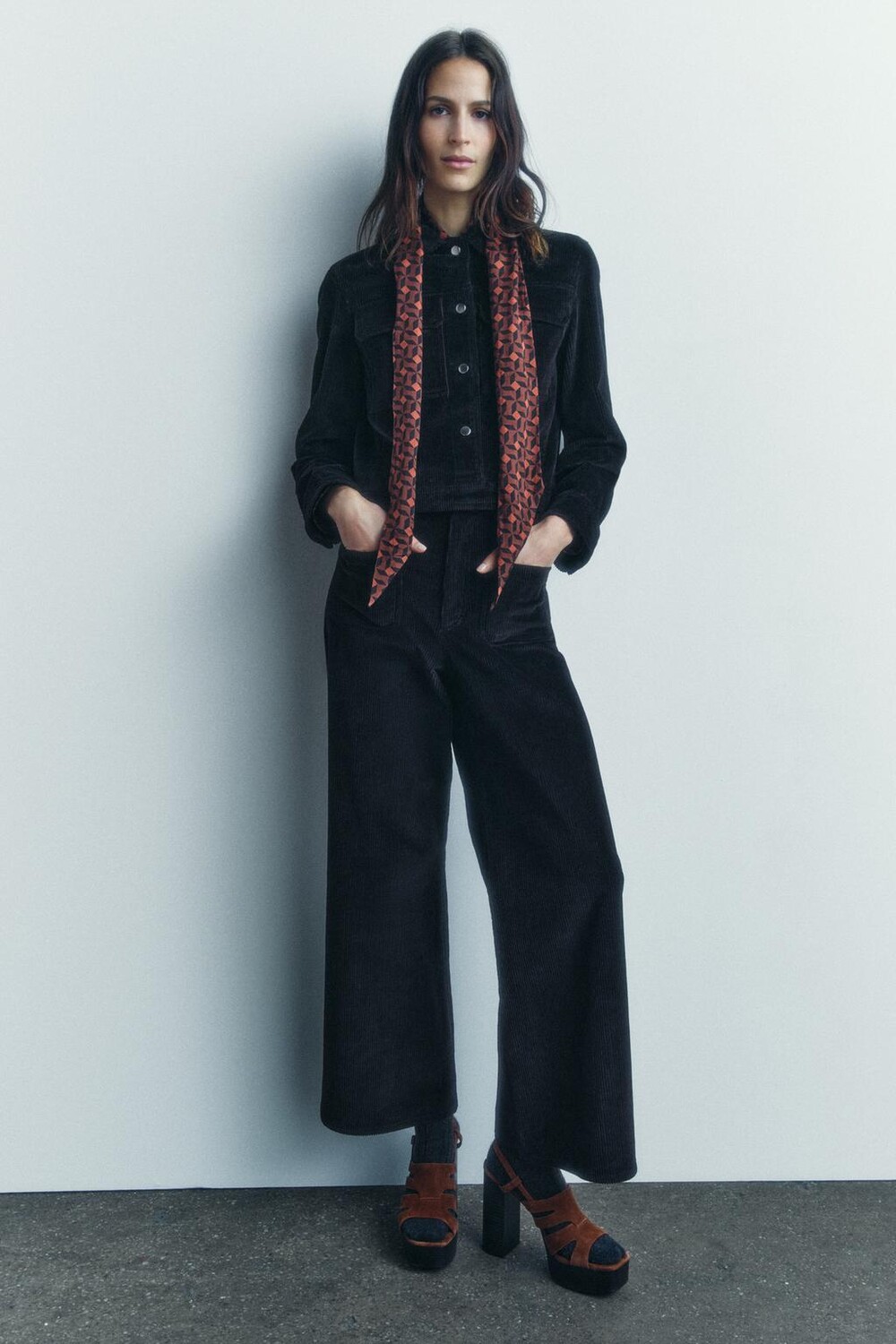 

Брюки из вельвета ZARA, черный