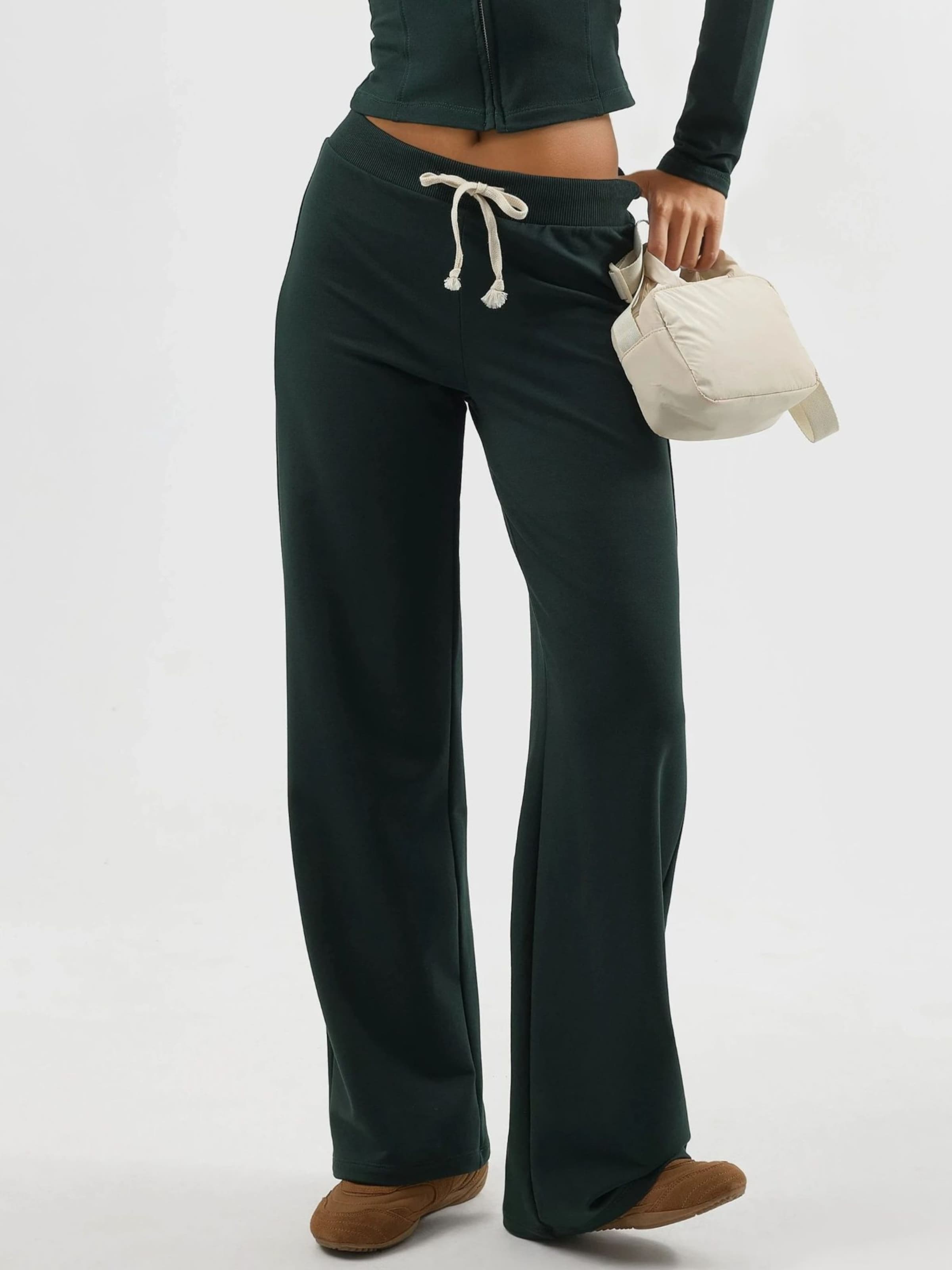 

Busem Брюки Regular в темно-зеленом цвете