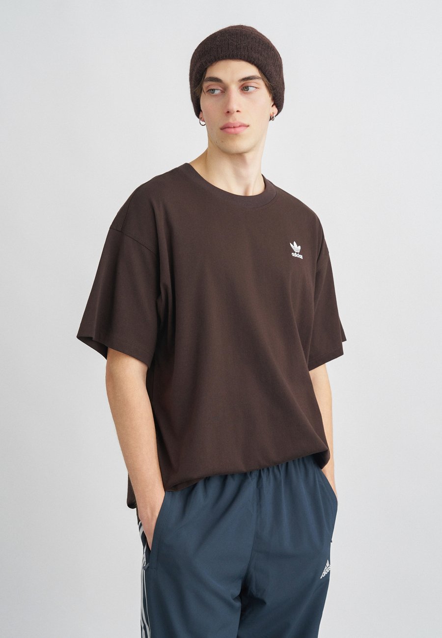 

Футболка Adidas Originals TEE, Aurora Coffee/Dark Brown, Коричневый, Футболка Adidas Originals TEE, Aurora Coffee/Dark Brown