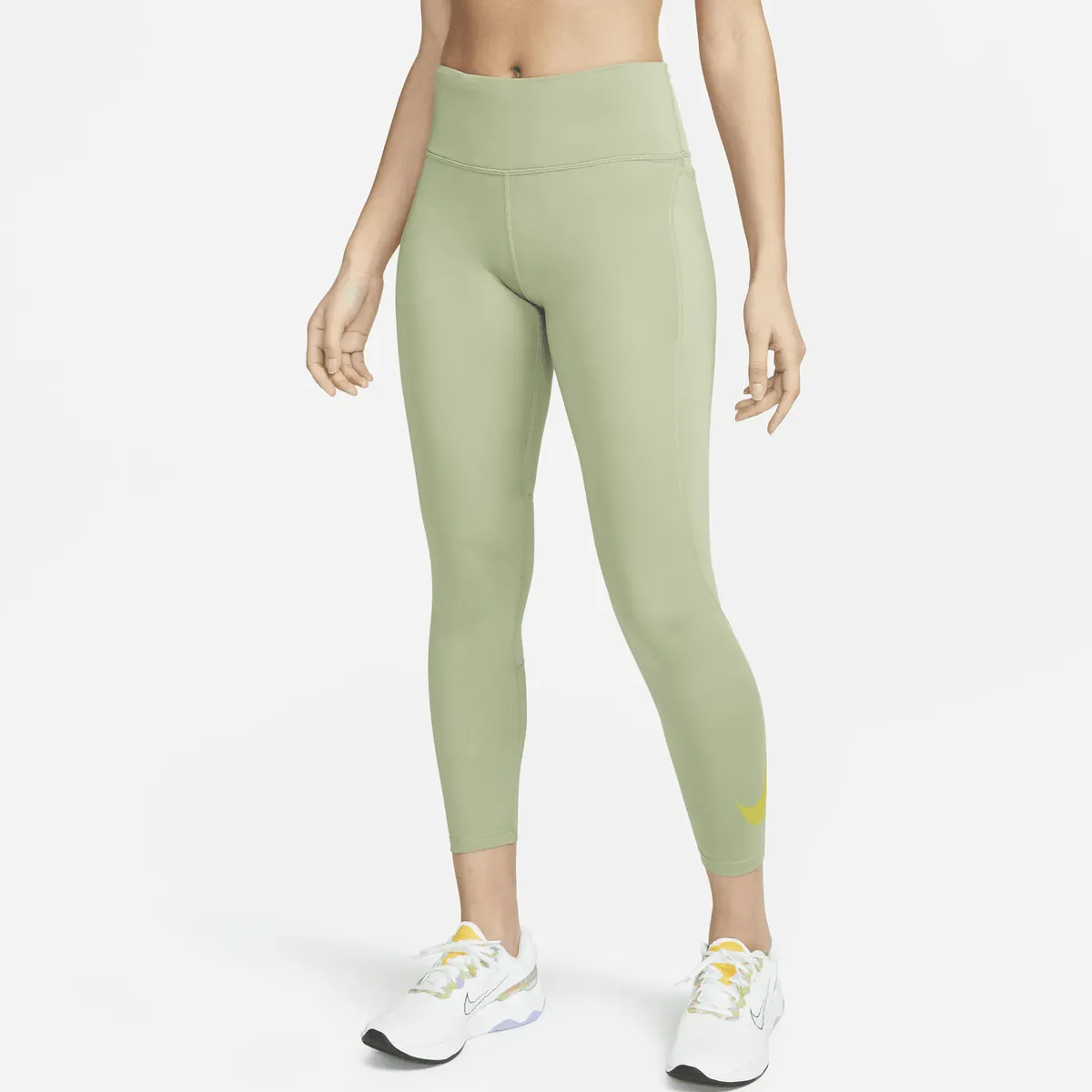 

Тайтсы для бега Nike "Dri-FIT Fast Women's Mid Rise / Leggings", зеленый