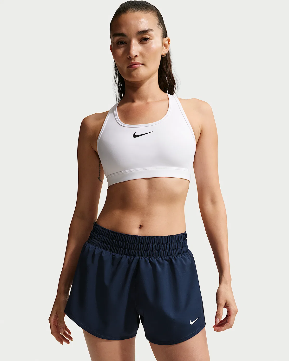 Женские шорты Nike One Dri-FIT со средней посадкой, длиной 3" и вкладышем, Midnight Navy/White — фото 2
