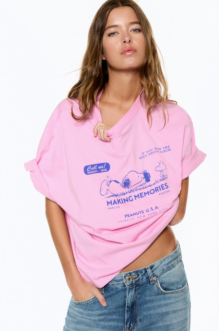 

Розовая футболка со Снупи Pull And Bear, розовый