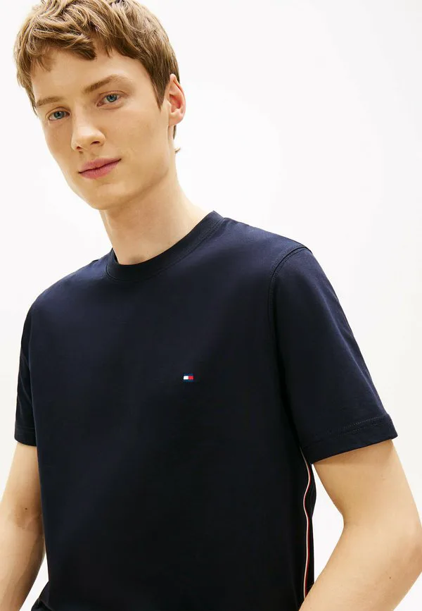 Футболка с принтом в виде полос по всему миру по боковым швам Tommy Hilfiger, Navy Blue — фото 4