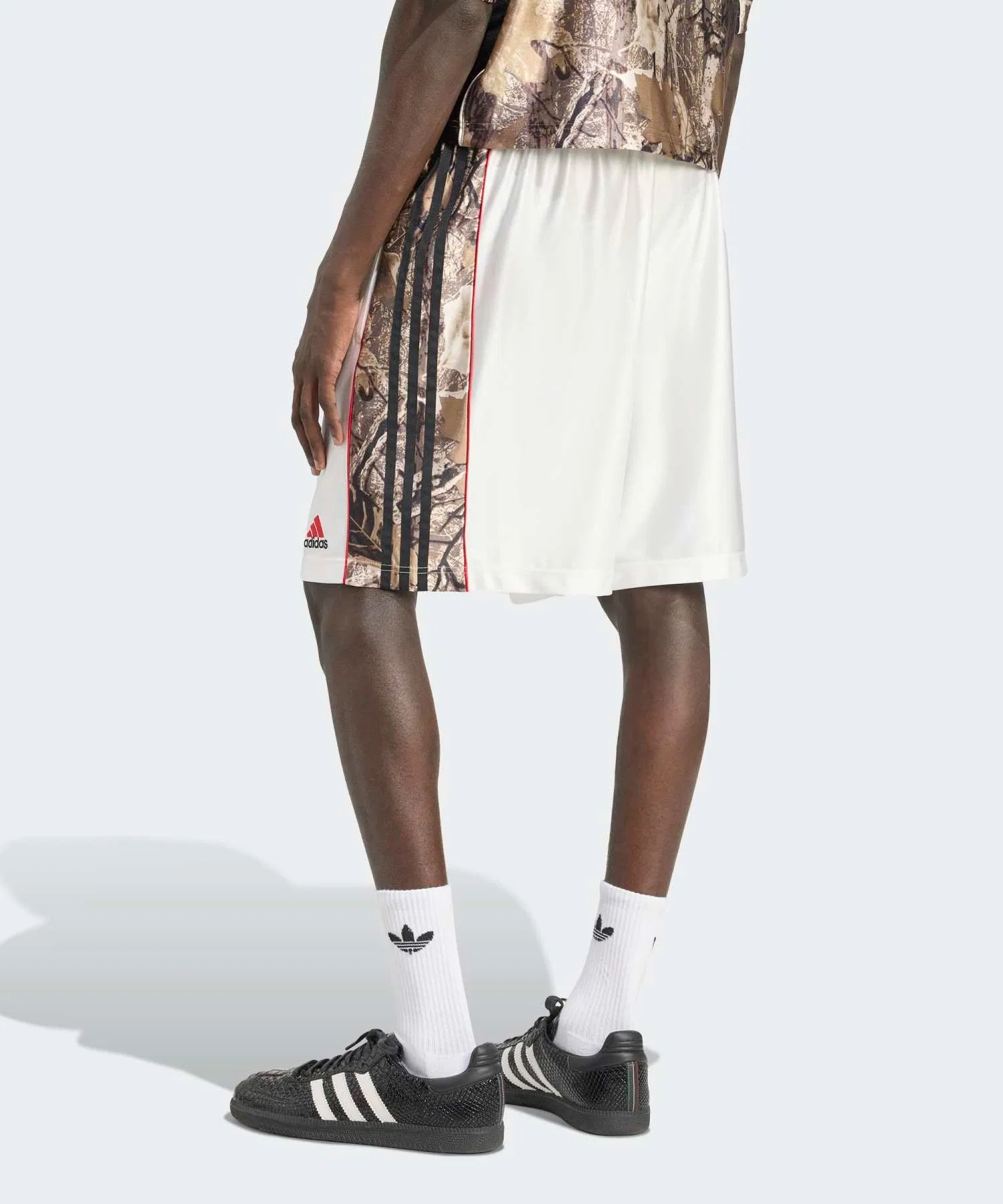 Мужские шорты adidas Originals камуфляжные белые
