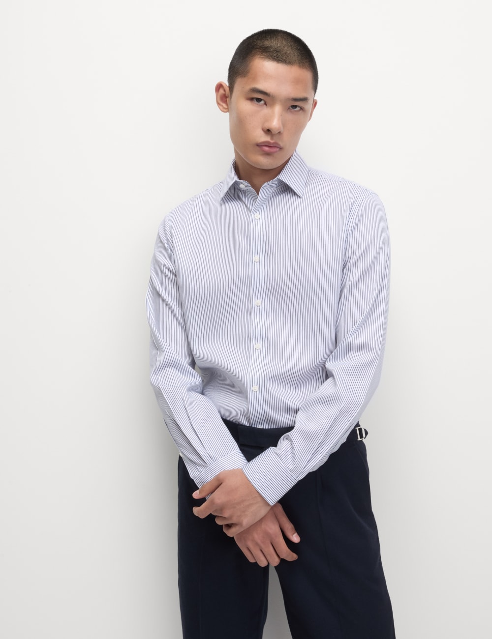 

Рубашка в полоску из хлопка Slim Fit Ultimate Non Iron Marks & Spencer, белый/темно-синий