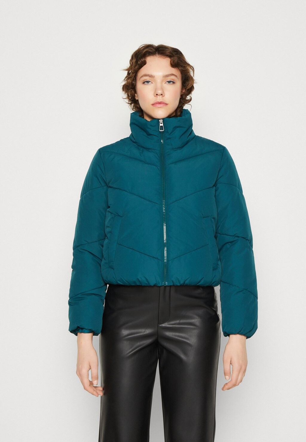 

Зимняя куртка ONLY ONLMAGGI SOLID PUFFER, цвет dark sea