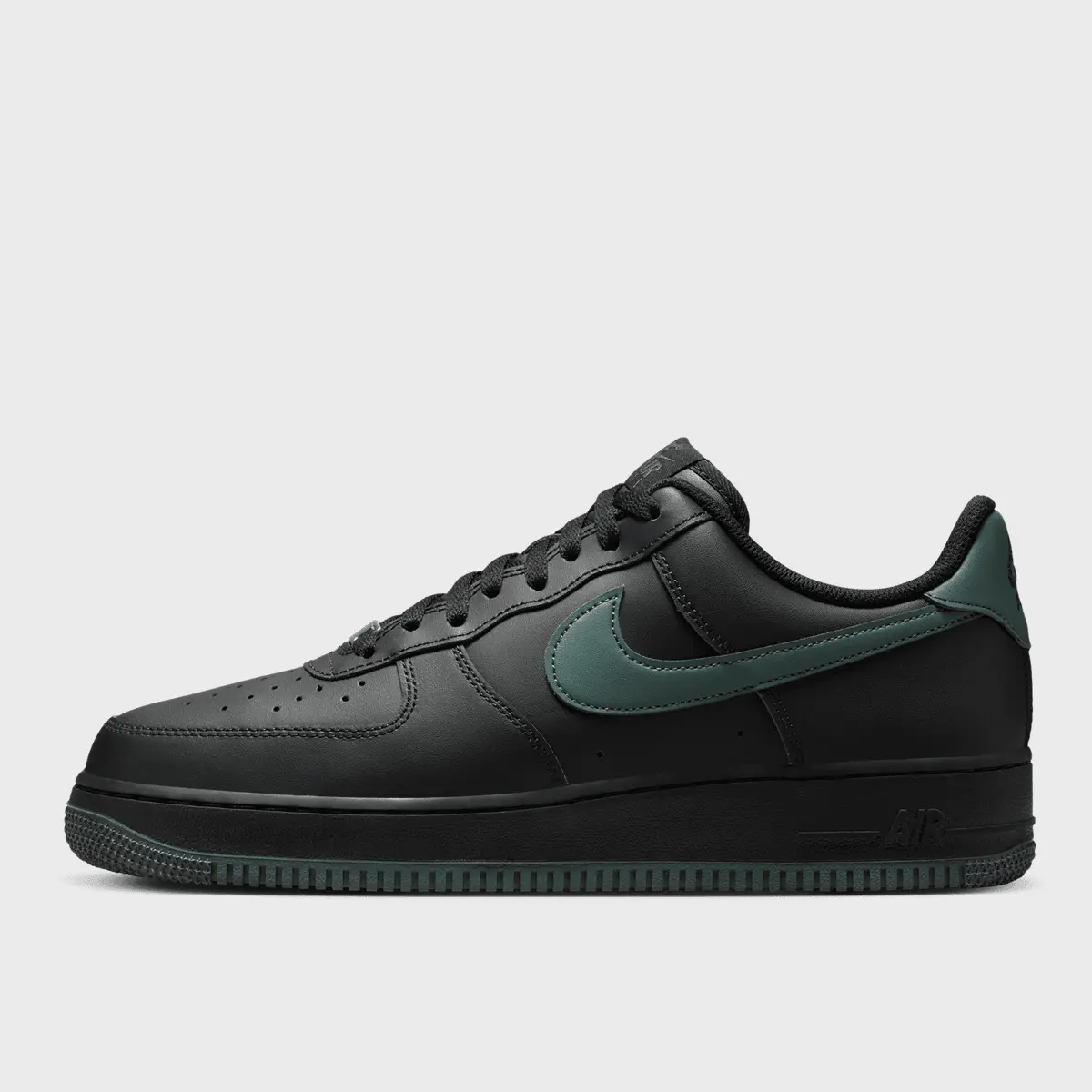 

Кроссовки Nike Air Force 1'07, черный/зеленый