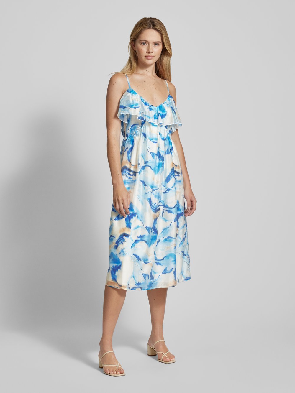 

Повседневное платье длиной до колена на тонких бретельках «OSANA» Vero Moda, синий
