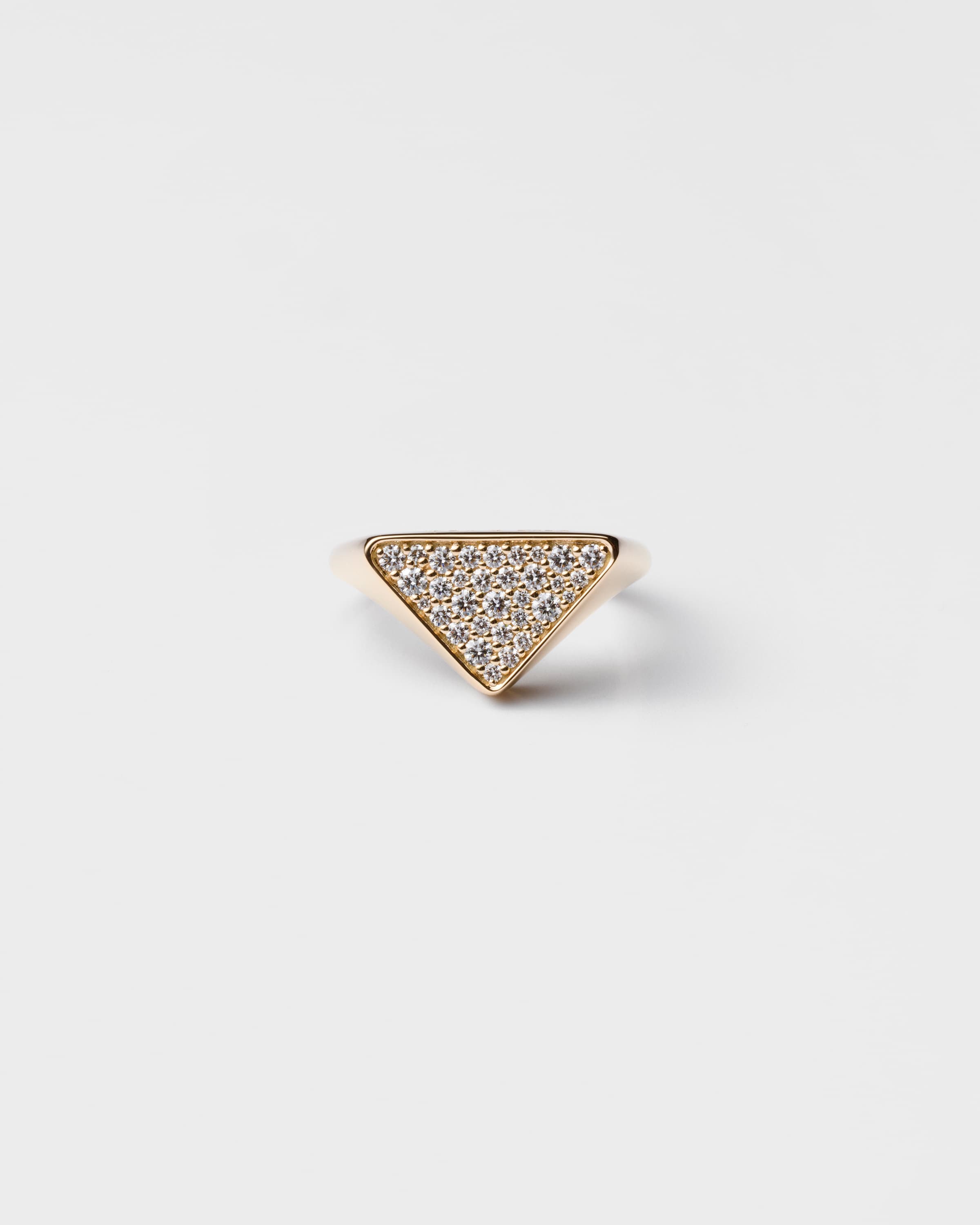 

Prada Печатка Eternal Gold из желтого золота с бриллиантами