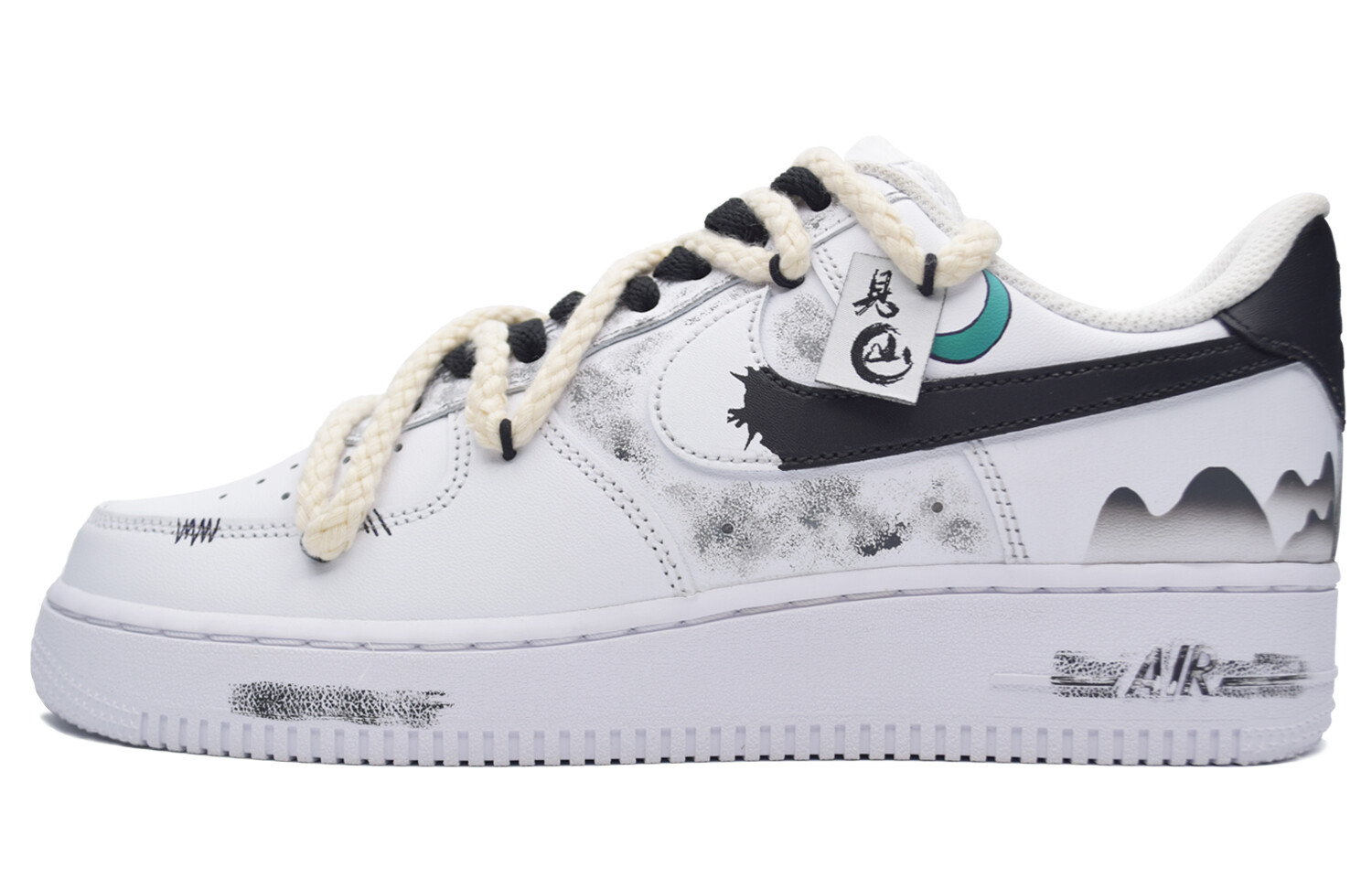 

Кроссовки Nike Air Force 1 Skateboard Shoes Women's Low-Top White Black