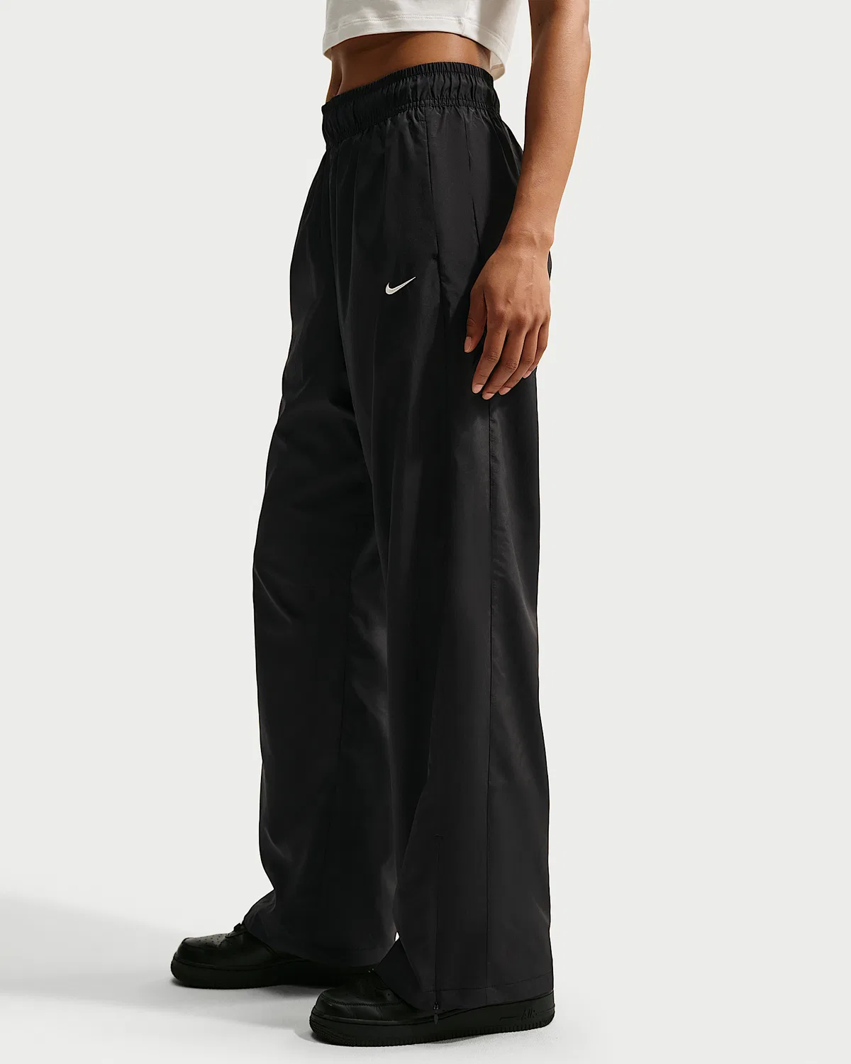 Женские брюки со свободным низом и средней посадкой Nike Sportswear Classic, Black/Sail — фото 2