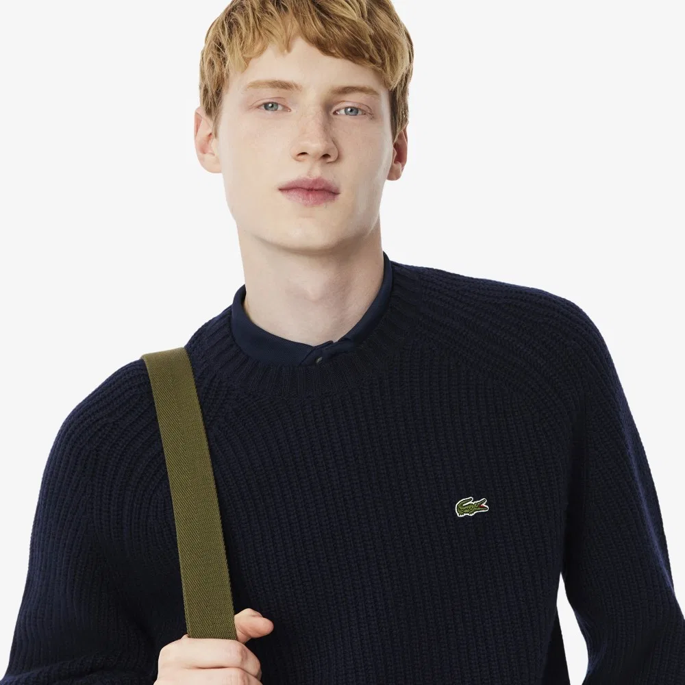 Мужской тёмно-синий свитер с круглым вырезом в рубчик от Lacoste — фото 2