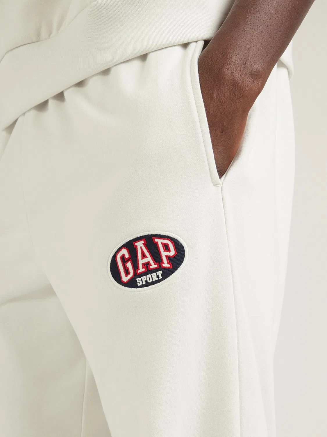 Зауженные брюки Gap светло-серого цвета — фото 2
