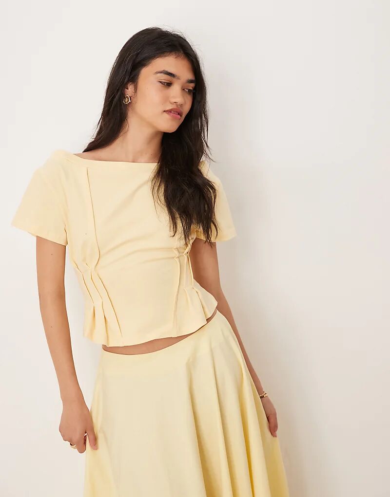 

Футболка ASOS DESIGN с открытыми плечами и присборенной талией, желтого цвета