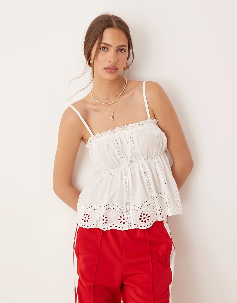 

Топ ASOS DESIGN с многоуровневой кружевной вставкой и вышивкой белого цвета