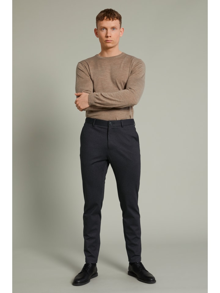 

Повседневные брюки MAliam прямого кроя черного цвета Matinique