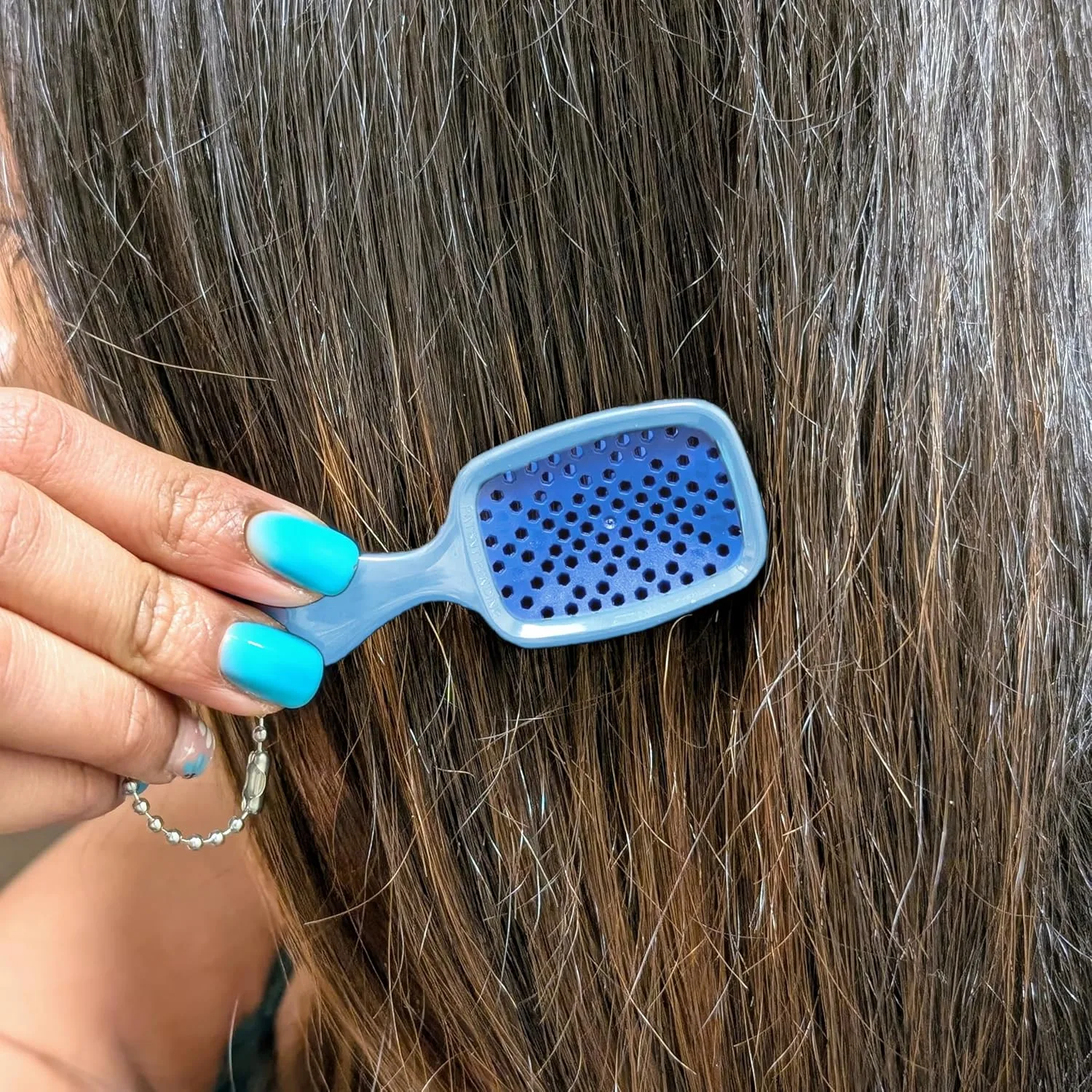 Брелок-расческа FHI Heat UNbrush Super Mini - коллекционный миниатюрный аксессуар для сумок и ключей - для любительниц красоты., Periwinkle — фото 3