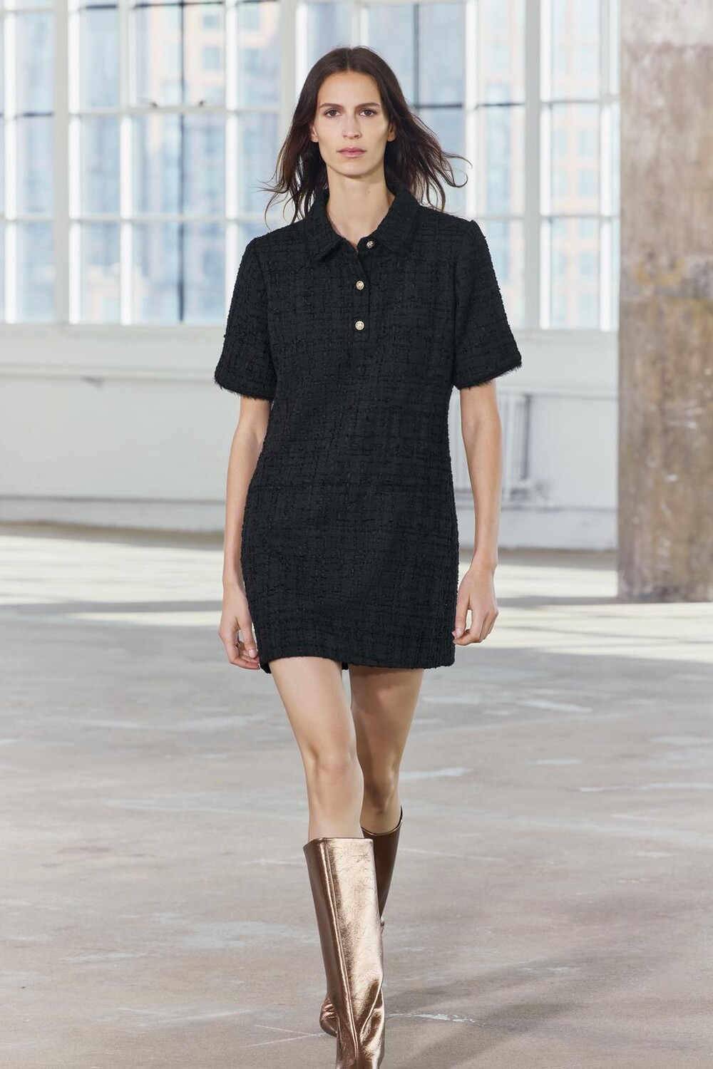 

Короткое текстурное платье ZARA, черный