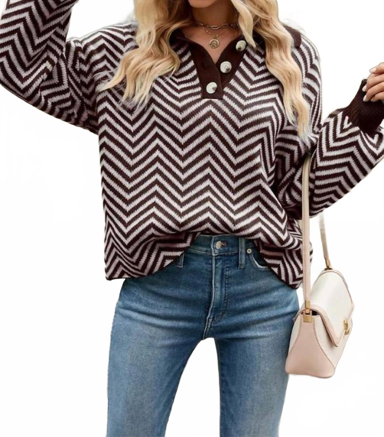 

V-образный джемпер с узорчатыми пуговицами и V-образным вырезом в кофейном цвете Doublju, Coffee