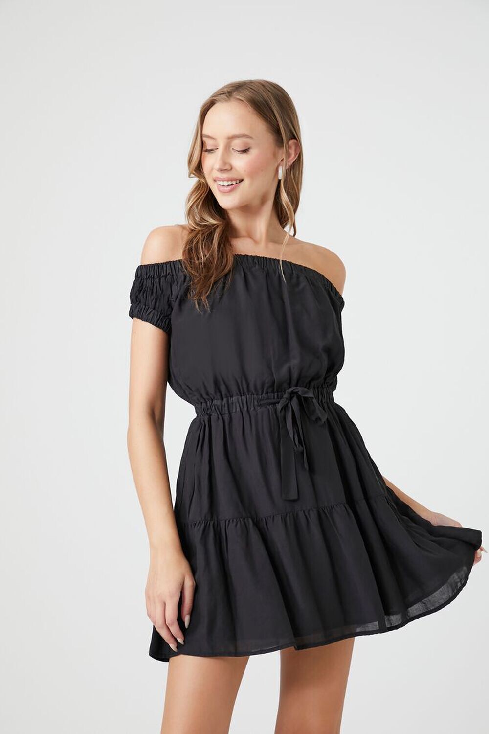 

Мини-платье с открытыми плечами Forever 21, черный