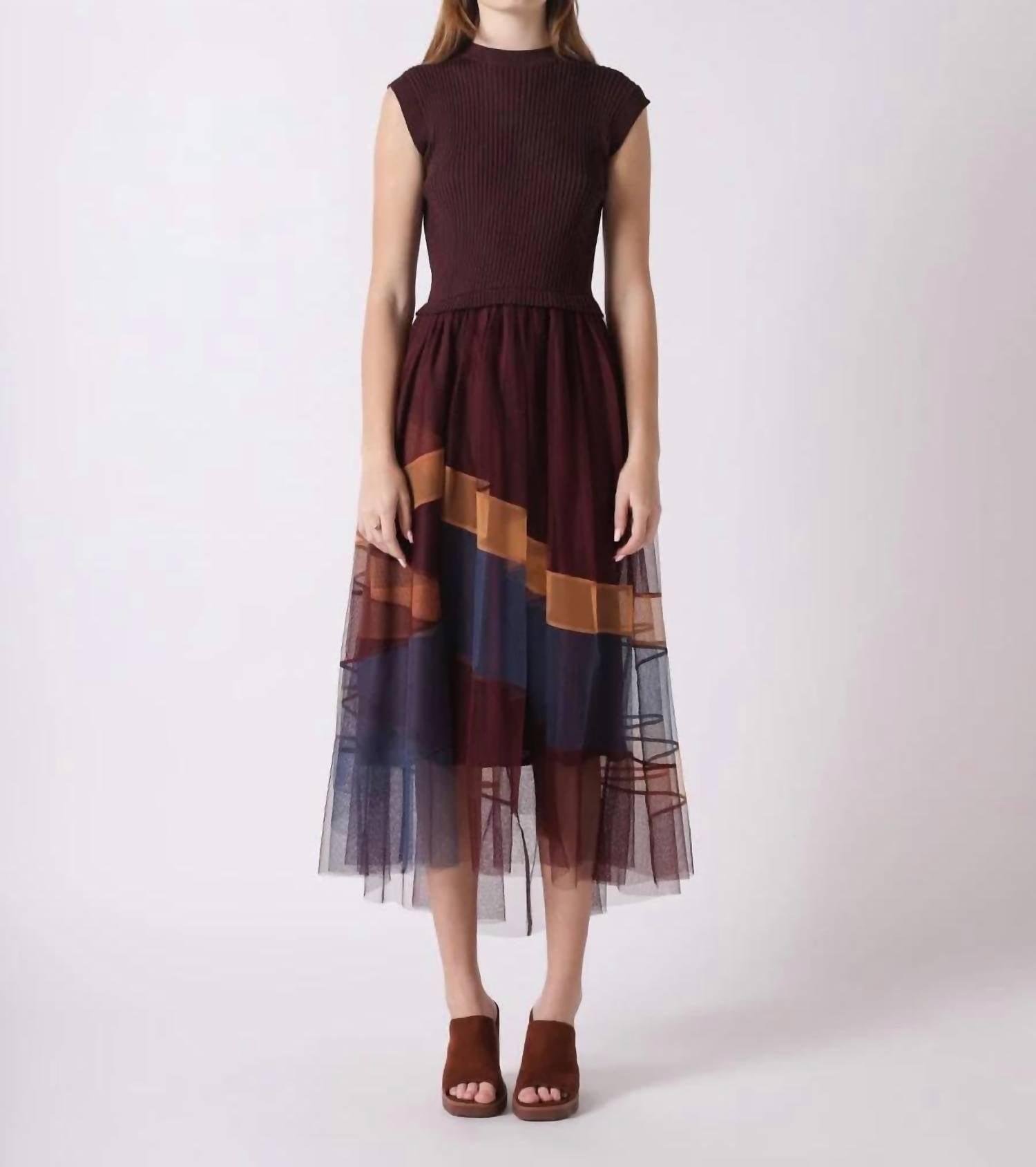 

Бордовое платье-пачка Gracia