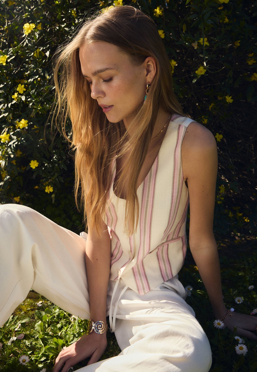 

Жилет STRIPED BUTTONED Stradivarius, цвет Mottled Beige