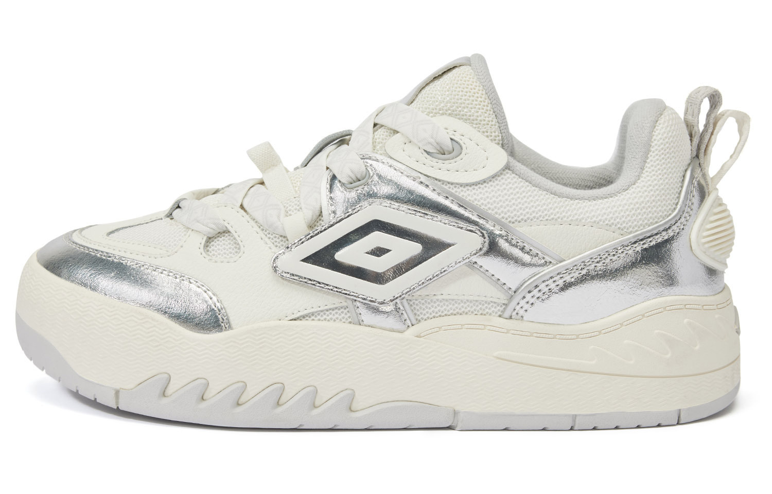 

Umbro Скользоустойчивые лоу-топы для скейтбординга унисекс серебристые/белый зефир (женские), цвет Silver/Marshmallow White (Women's)