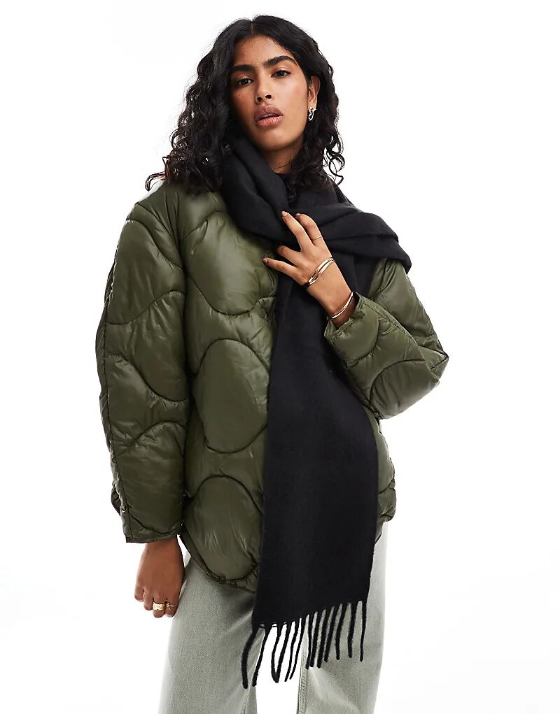 

Шарф из смеси шерсти с черным узором и кисточками ASOS DESIGN