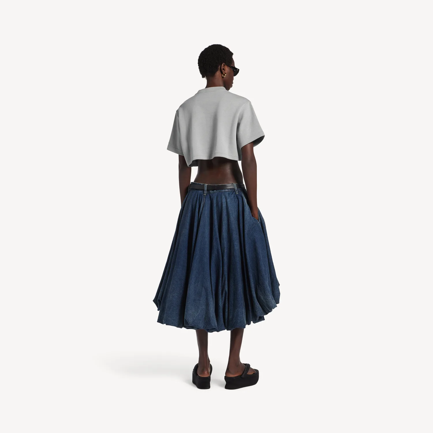 Женская укороченная футболка цвета «Balenciaga серый» — фото 4