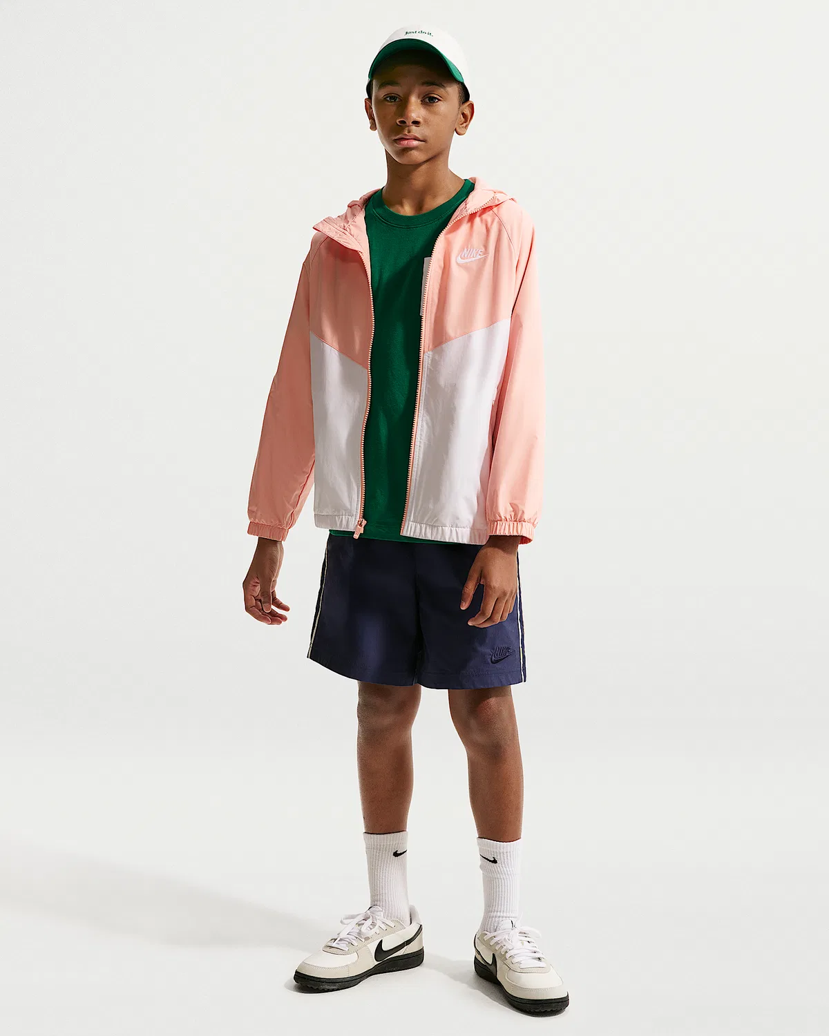 Детская куртка с капюшоном Nike Sportswear Windrunner Repel, Arctic Orange/White/White — фото 4